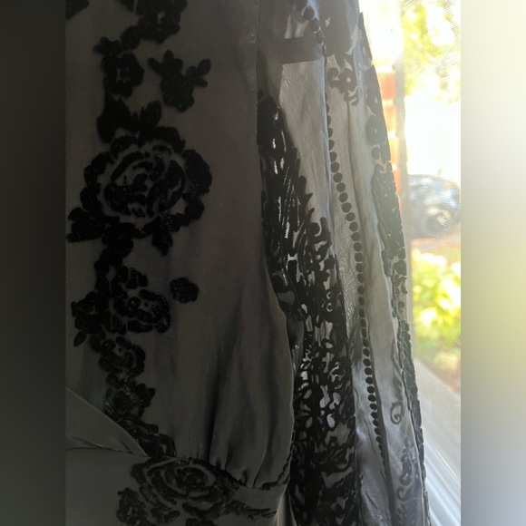 Silk Blend Top New York City Design Co Shirt Black Sheer sleeves velvet design S - Picture 5 of 10